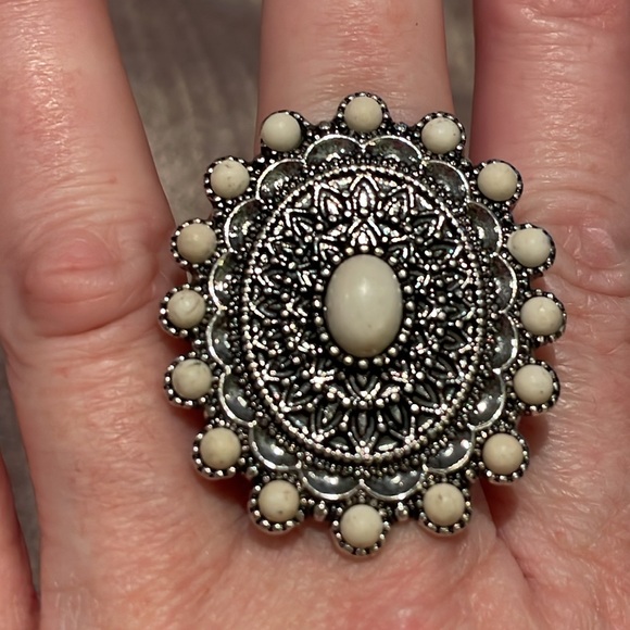 Enormous Flower Stretch Ring Southwest Style size 8.5-9.5 - Picture 3 of 4
